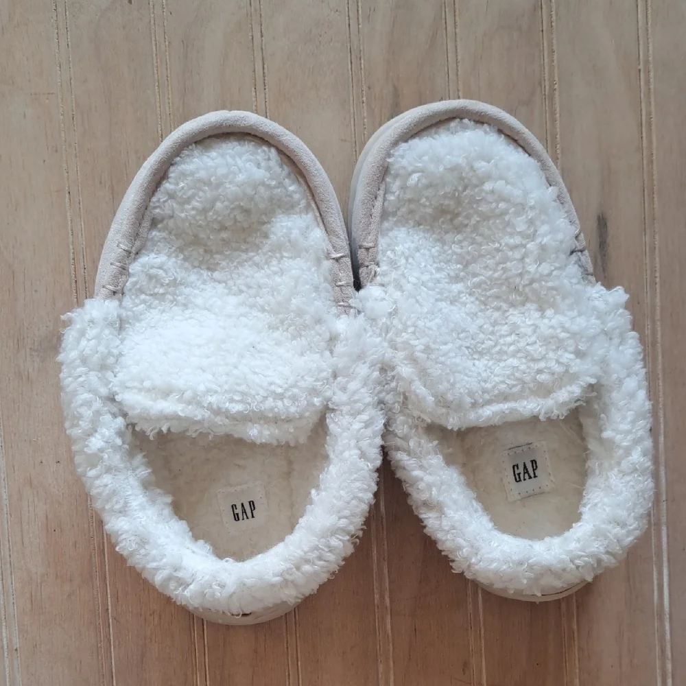 GAP Sherpa Fleece Fuzzy Slip-On Shoes Beige Cream Comfy Cozy Toddler 10–12